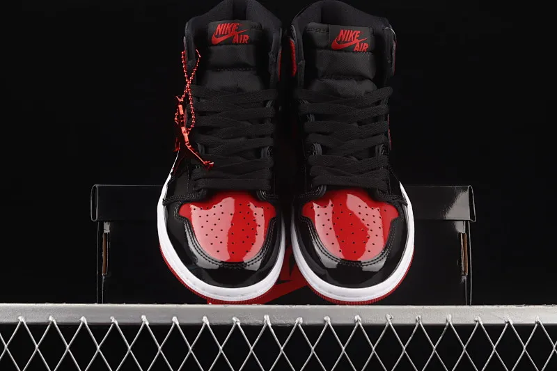 All categories Air Jordan Jordan series basketball shoes Air Jordan 1 High Pure original version Air Jordan 1 High OG "Bred Patent" AJ1 Joe 1 patent leather black and red high-top basketball shoes 575441-063